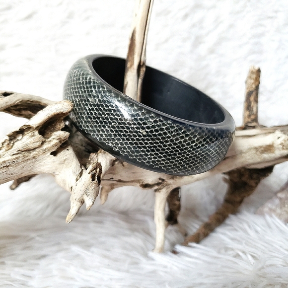 Black Silver Mesh in Clear Lucite Vintage Bangle - Picture 1 of 15